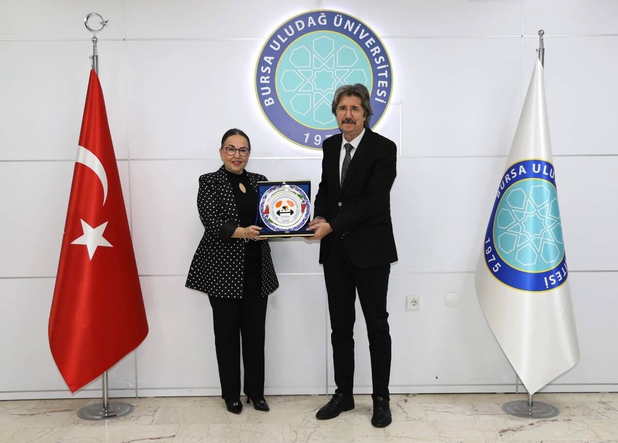 Bursa Uludağ Üniversitesi Rektörü Sayın Prof.Dr. Ferudun YILMAZ’ı ve Spor Bilimleri Fakültesi Dekanı Sayın Prof. Dr. Ramiz ARABACI’yı makamlarında ziyaret ettik.